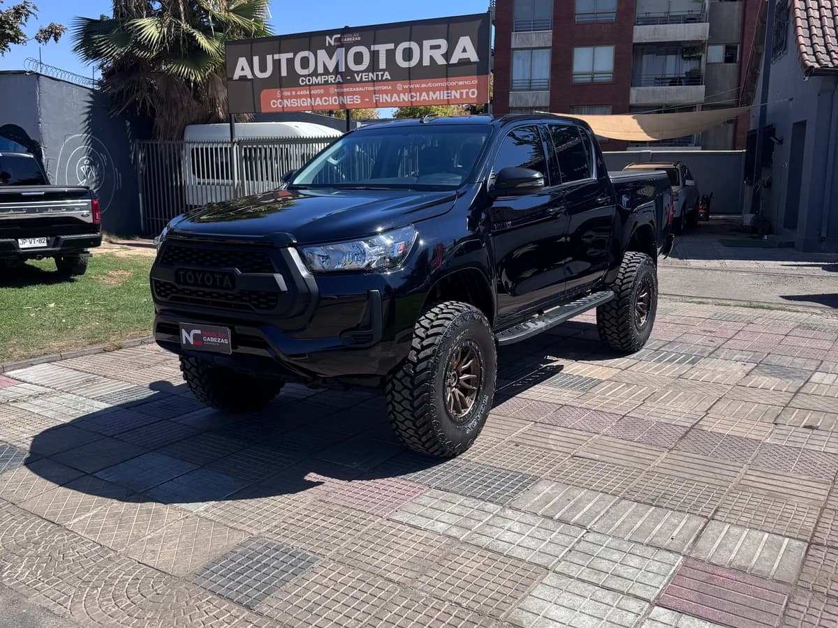 TOYOTA HILUX SR 2.8 - Imagen 3
