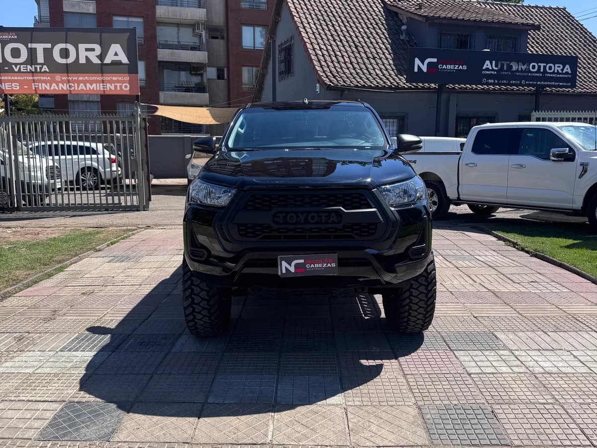 TOYOTA HILUX SR 2.8 - Imagen 2