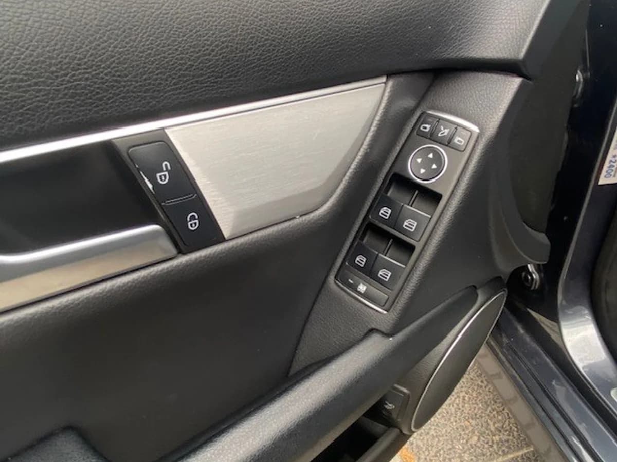 MERCEDES-BENZ C250 C250 CGI B. Eficiency 1.7 2013 - Imagen 19