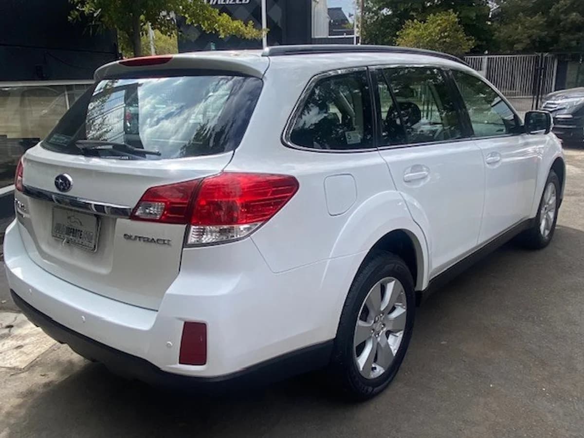 SUBARU OUTBACK 2.5 AWD 2010 - Imagen 2