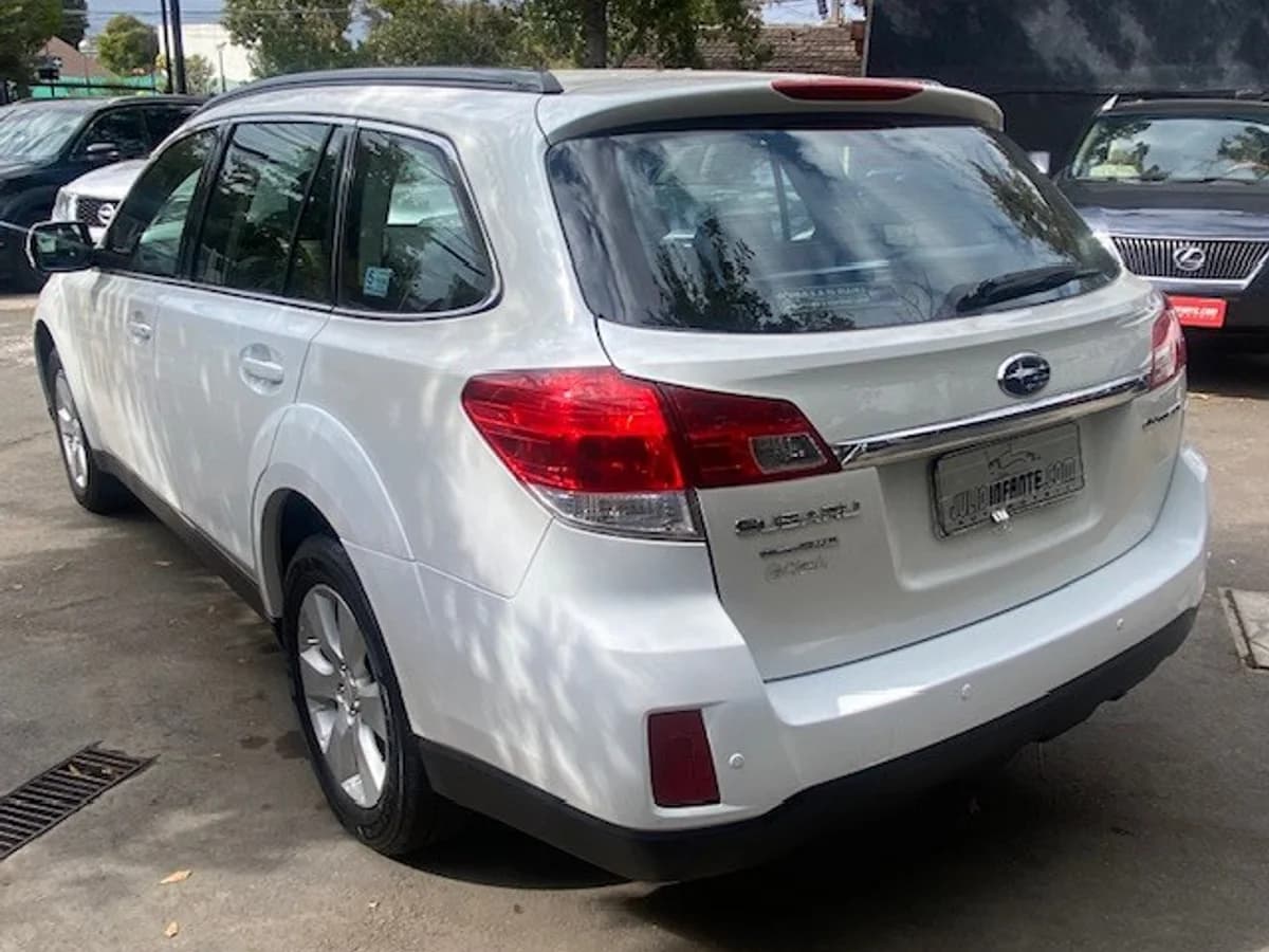 SUBARU OUTBACK 2.5 AWD 2010 - Imagen 4