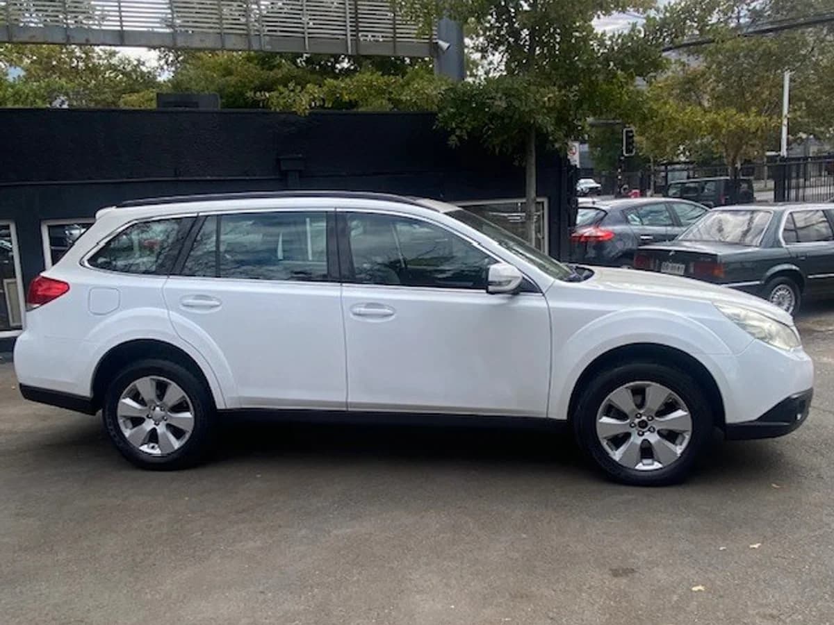 SUBARU OUTBACK 2.5 AWD 2010 - Imagen 7