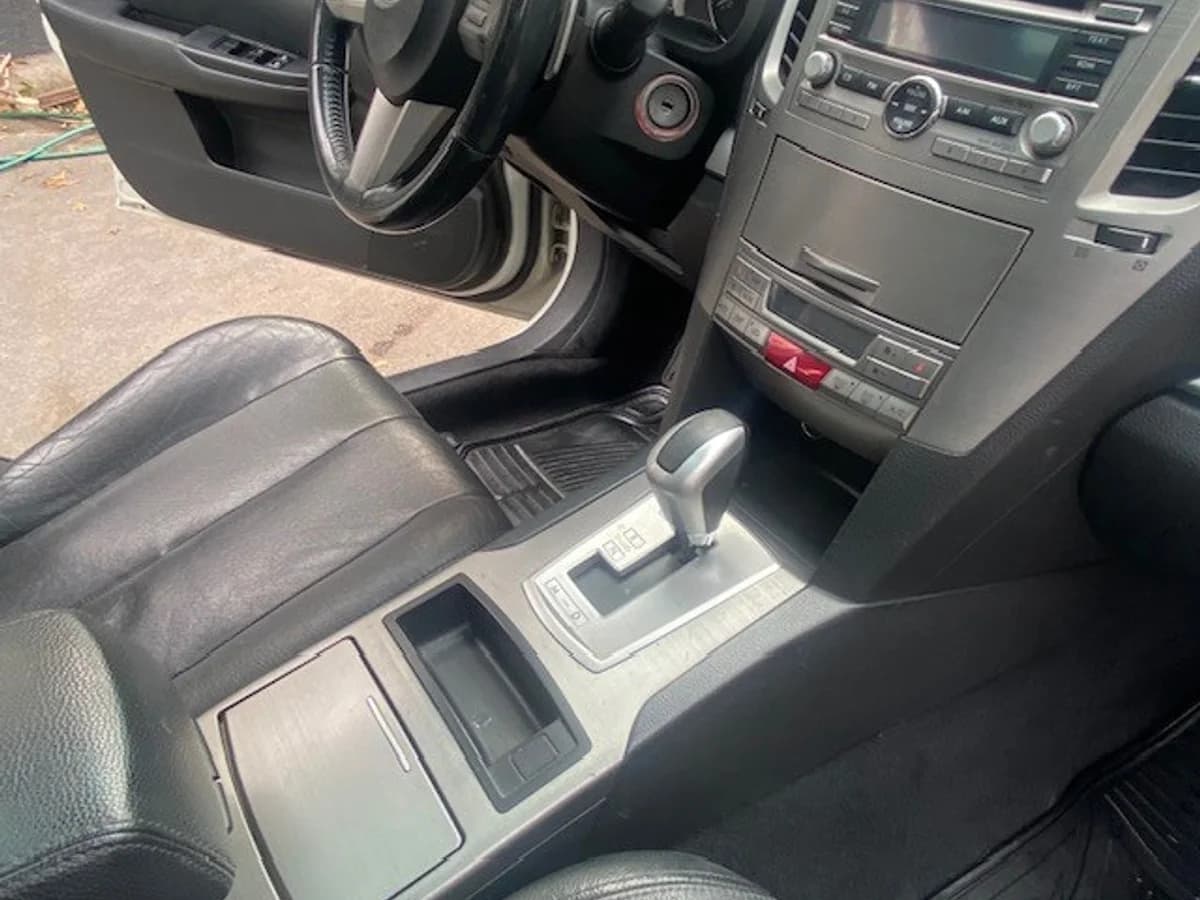 SUBARU OUTBACK 2.5 AWD 2010 - Imagen 12