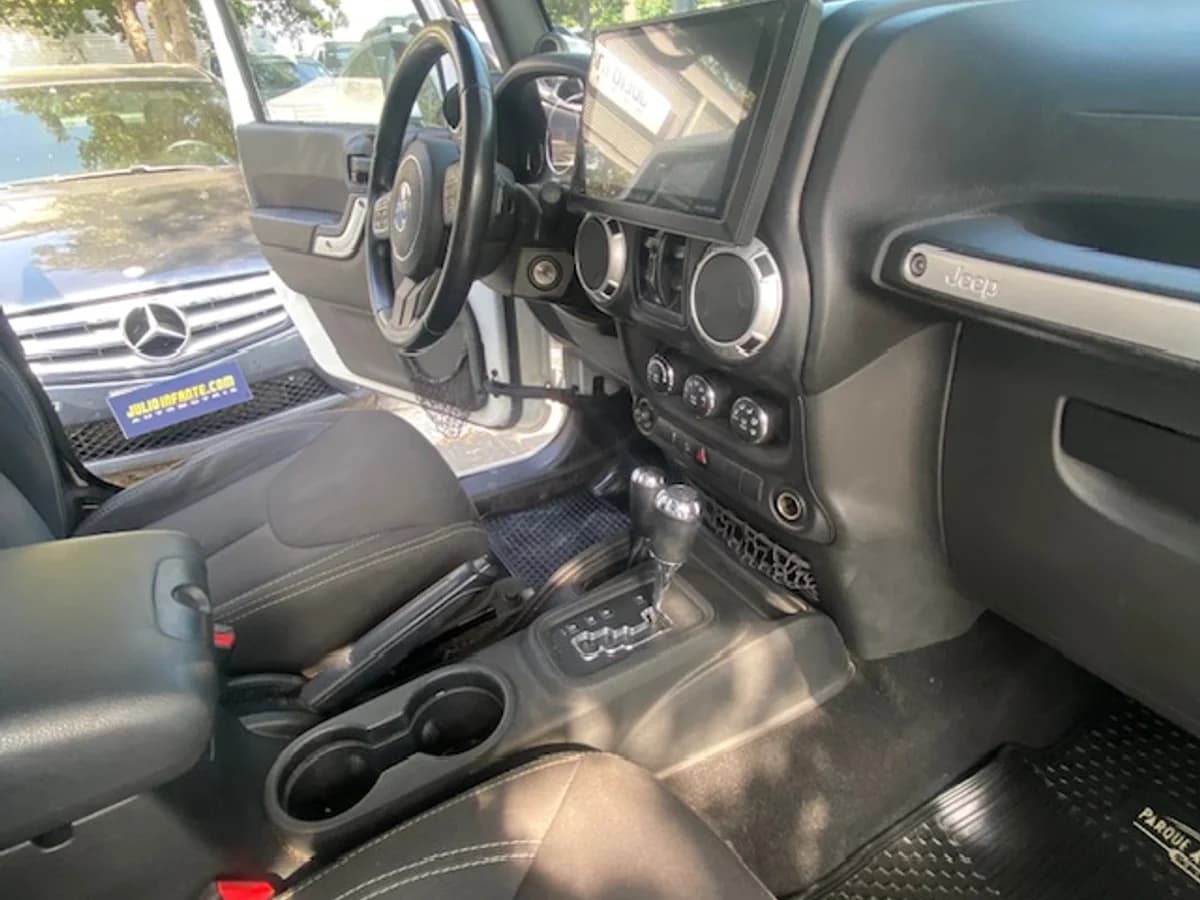 JEEP WRANGLER UNLTD Sahara 4x4 2.8 2015 - Imagen 16
