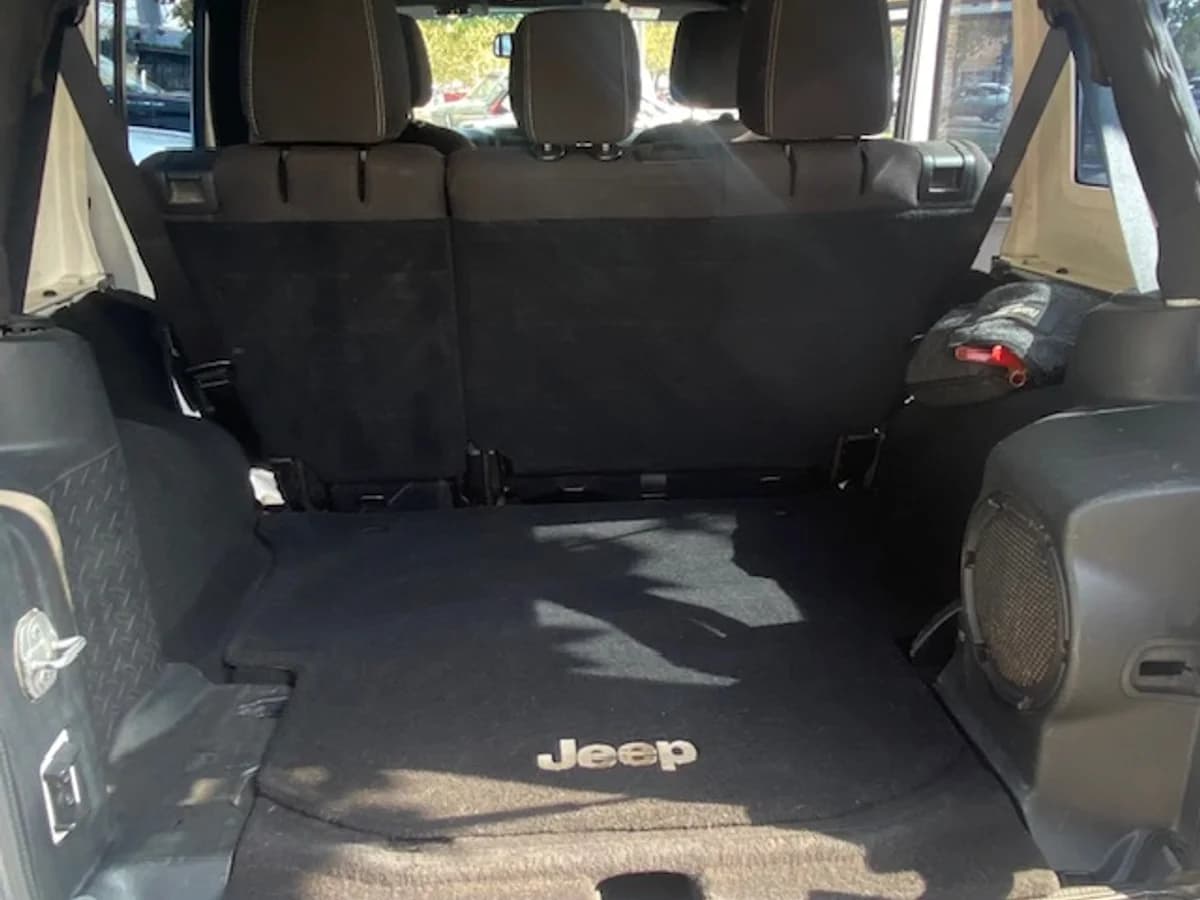 JEEP WRANGLER UNLTD Sahara 4x4 2.8 2015 - Imagen 17