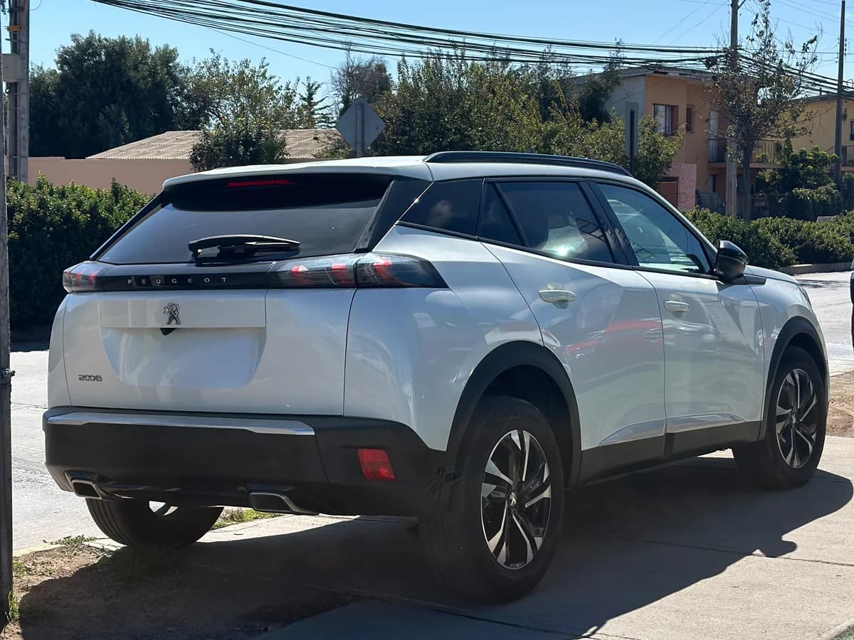 PEUGEOT 2008 1.2 ALLURE - Imagen 2