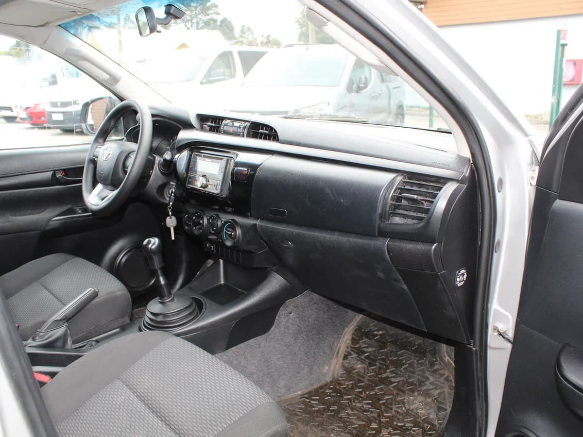 TOYOTA HILUX 4X4 DIÉSEL - Imagen 5