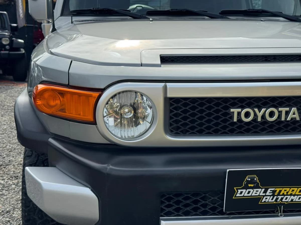 TOYOTA FJ CRUISER 2009 - Imagen 3