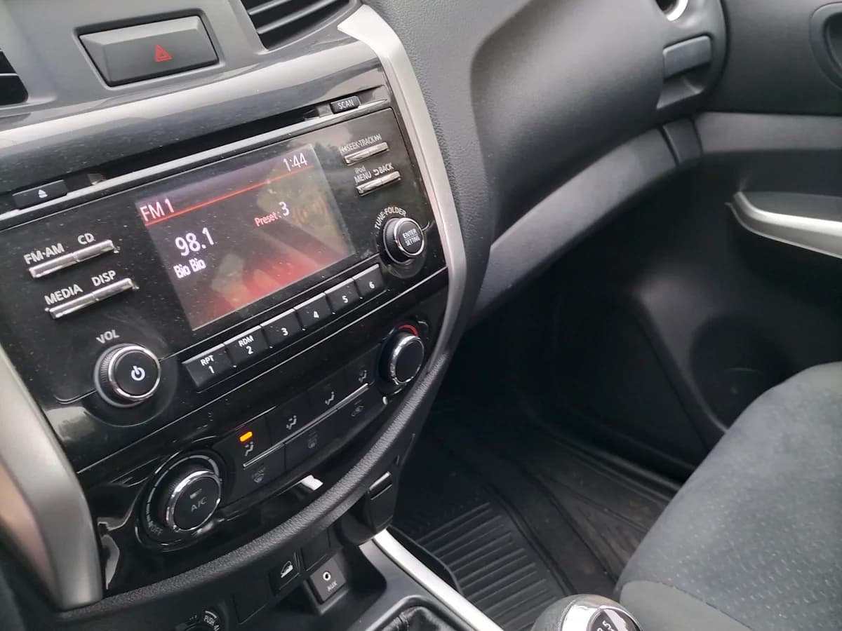 Nissan np300 Navara - Imagen 3