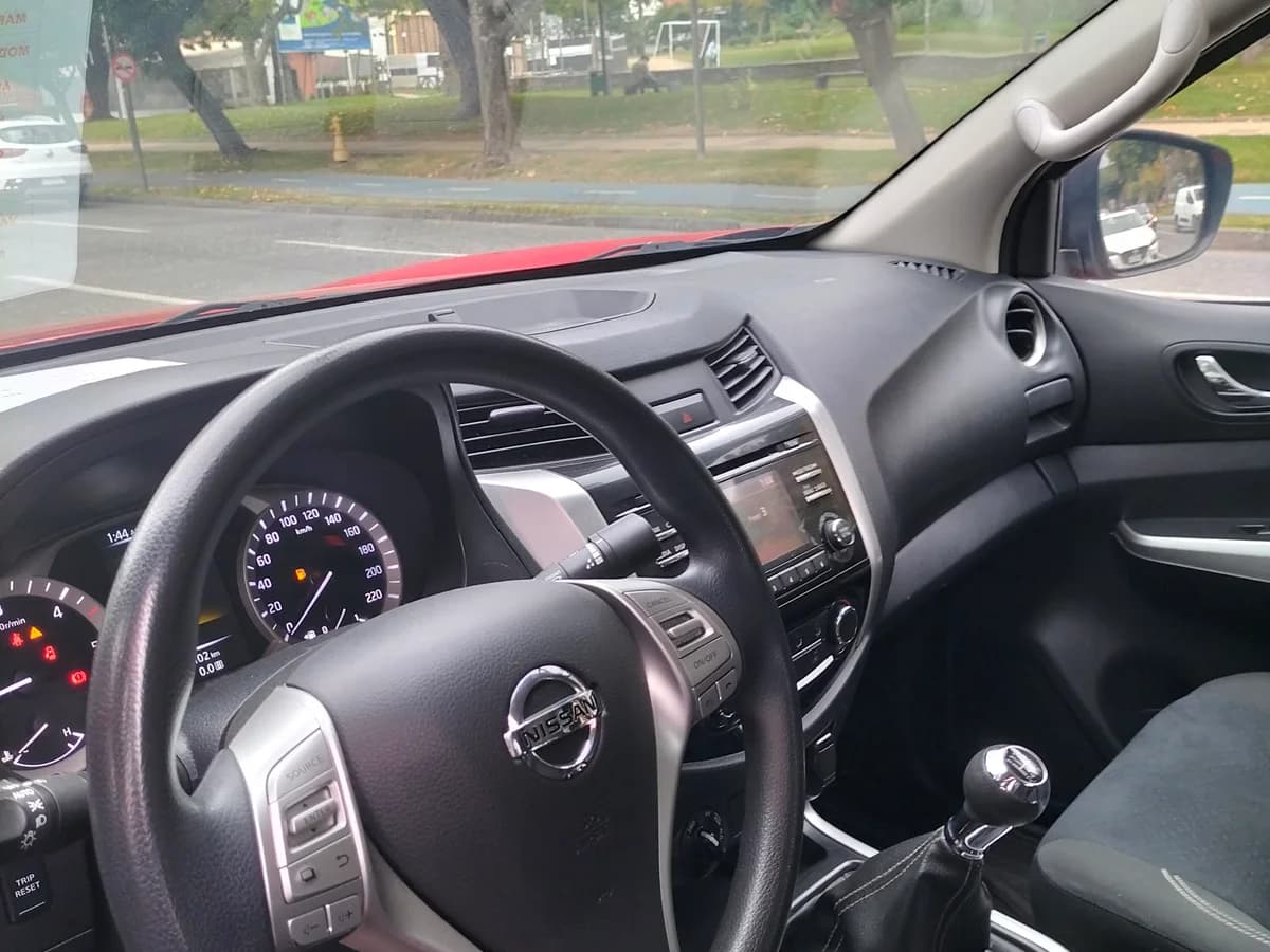Nissan np300 Navara - Imagen 4
