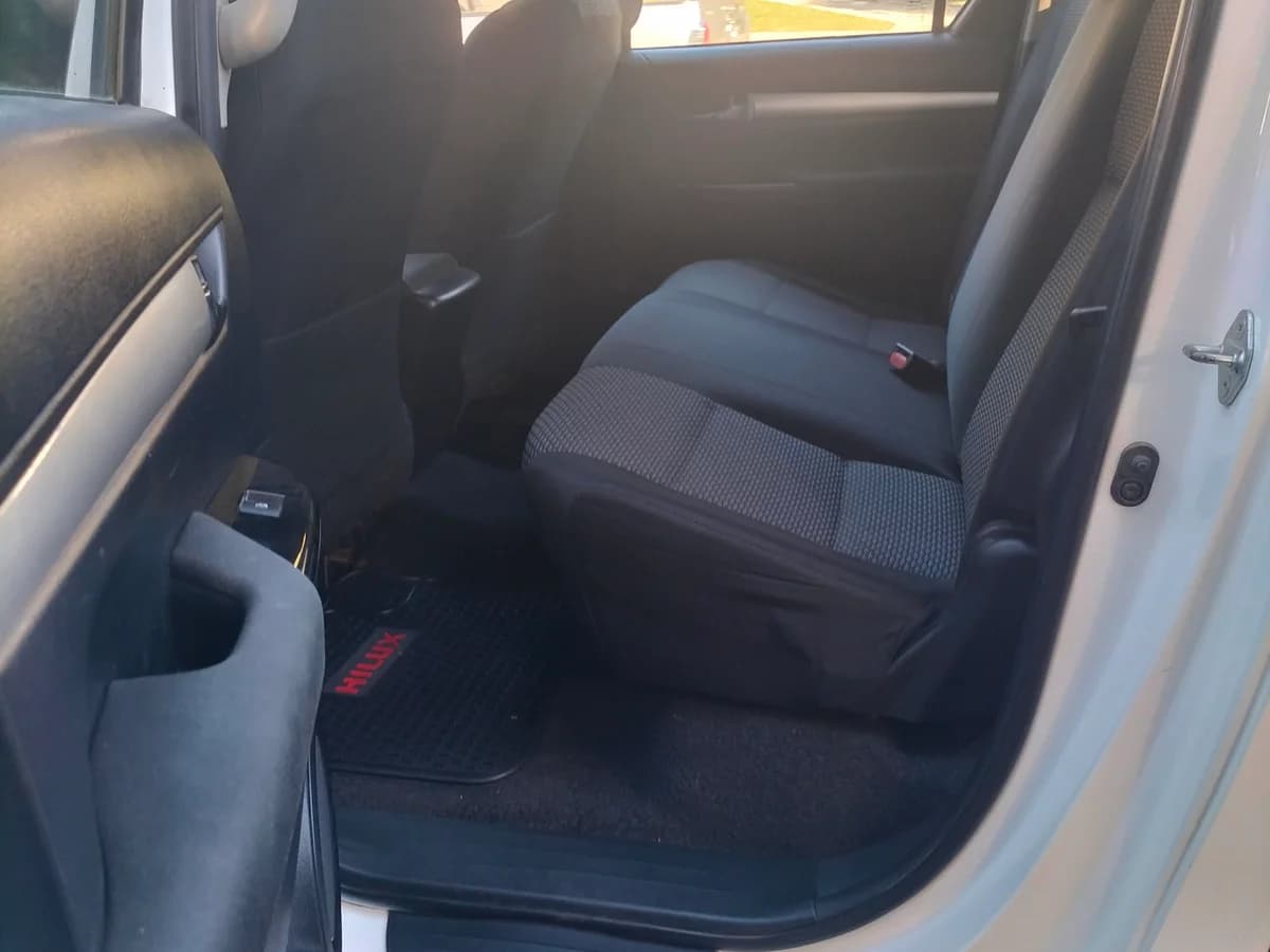 Toyota Hilux 4x2 - Imagen 4