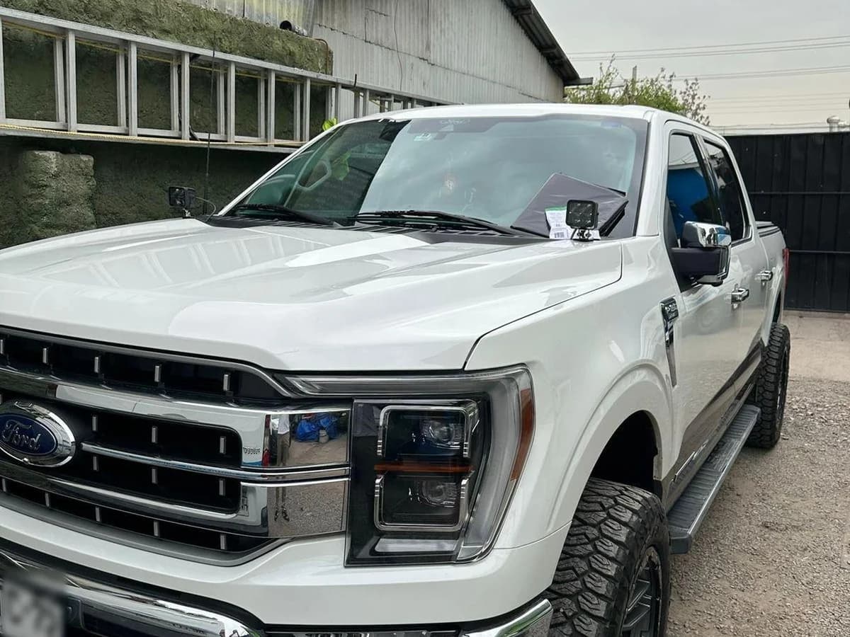 Ford F-150 Lariat 4X4 5.0 2026 - Imagen 2