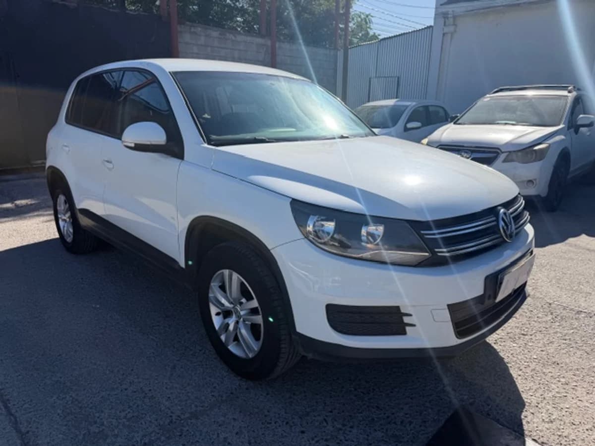 2016 Volkswagen Tiguan TREND FUN TSI 4X2 - Imagen 3