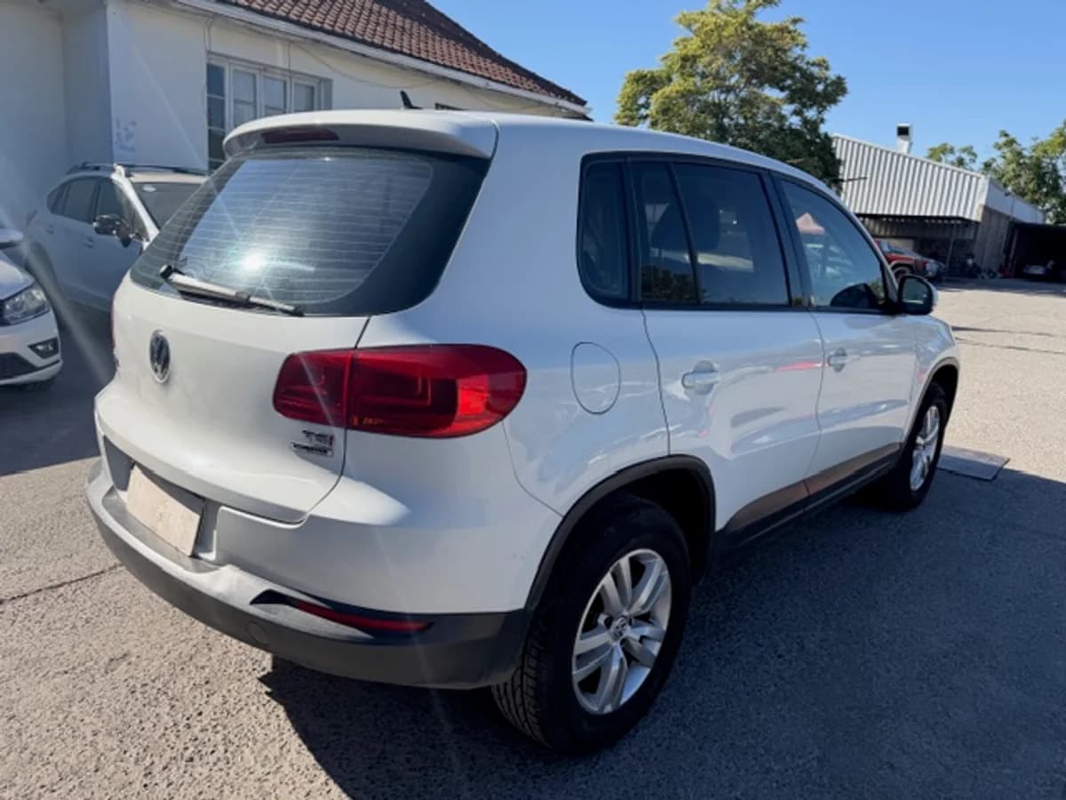 2016 Volkswagen Tiguan TREND FUN TSI 4X2 - Imagen 4