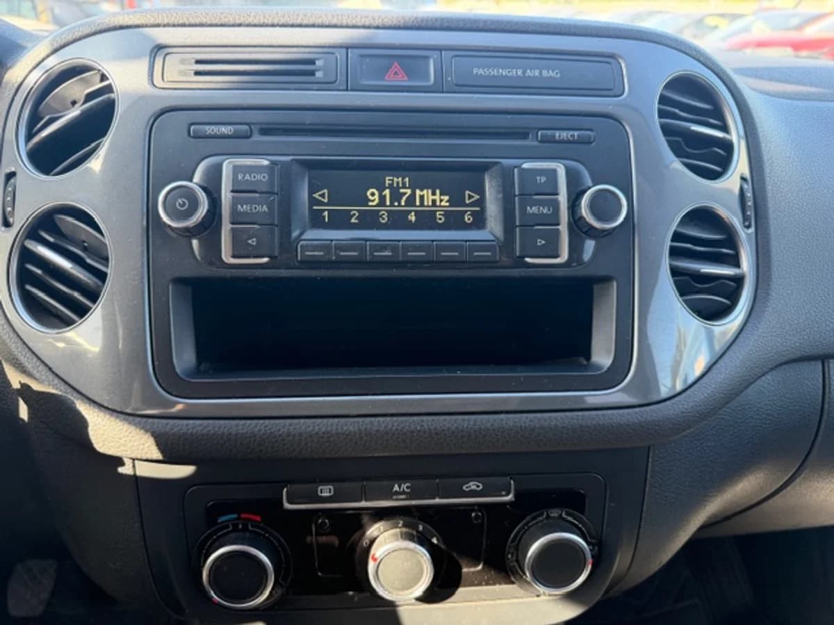 2016 Volkswagen Tiguan TREND FUN TSI 4X2 - Imagen 10