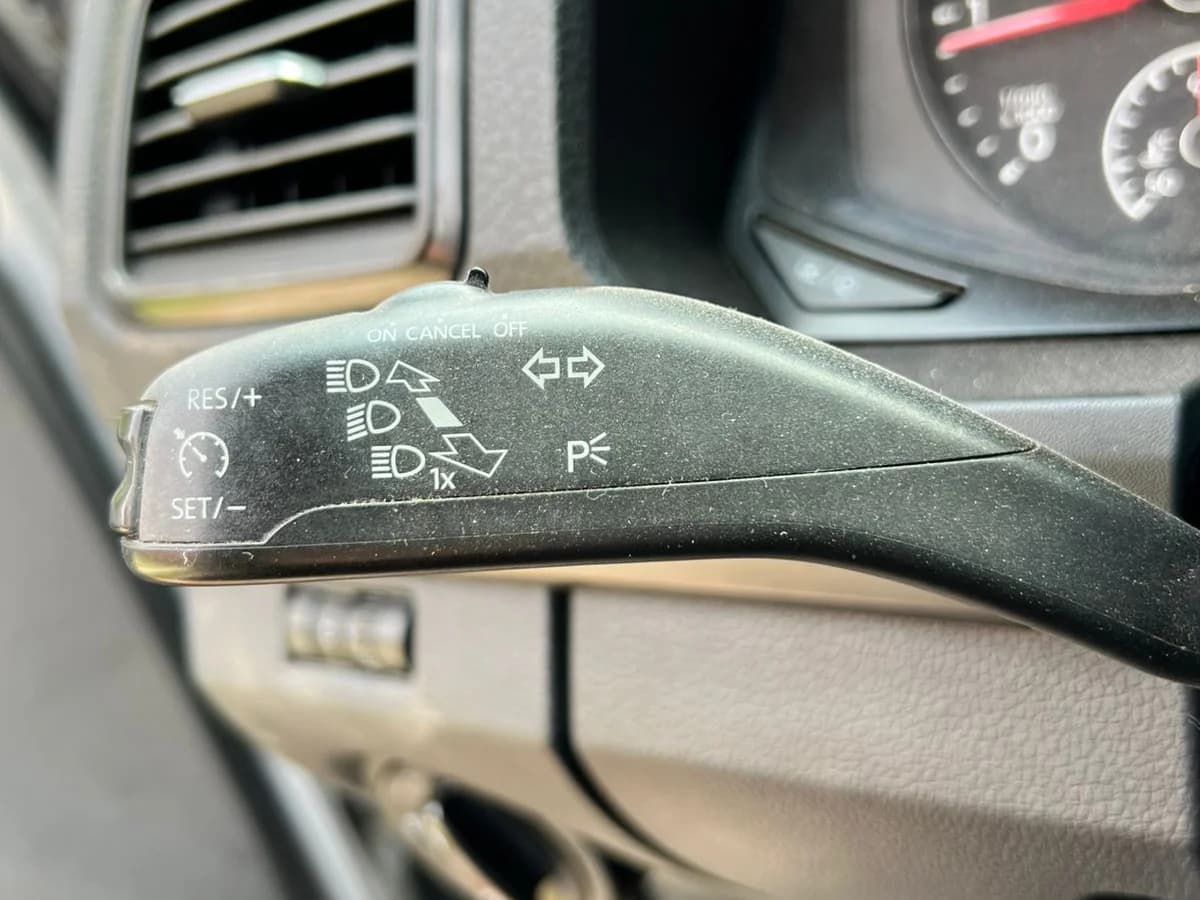 VOLKSWAGEN AMAROK TRENDLINE 4X2 MT - Imagen 7