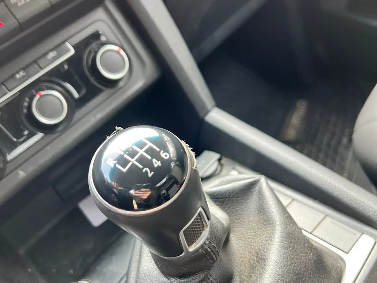 VOLKSWAGEN AMAROK TRENDLINE 4X2 MT - Imagen 14