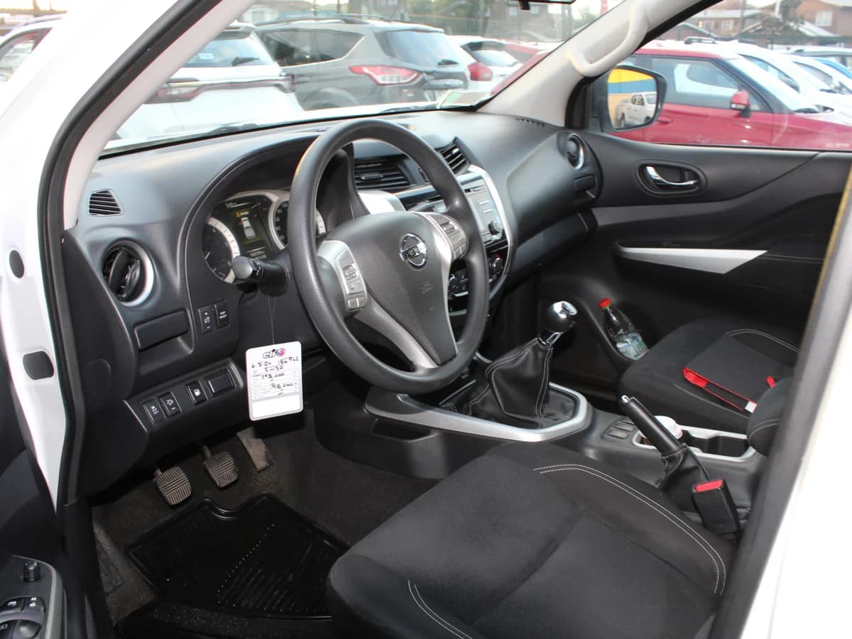 NISSAN NP300 XE 4X4 - Imagen 9