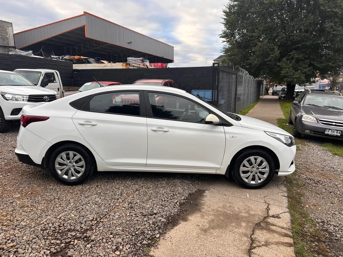 HYUNDAI ACCENT HCI 1.4 MT6 PLUS, 2021 - Imagen 4