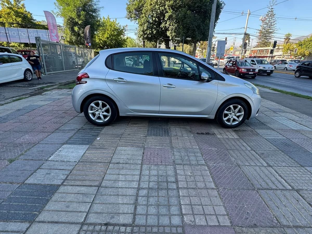 PEUGEOT ACTIVE 208 - Imagen 8