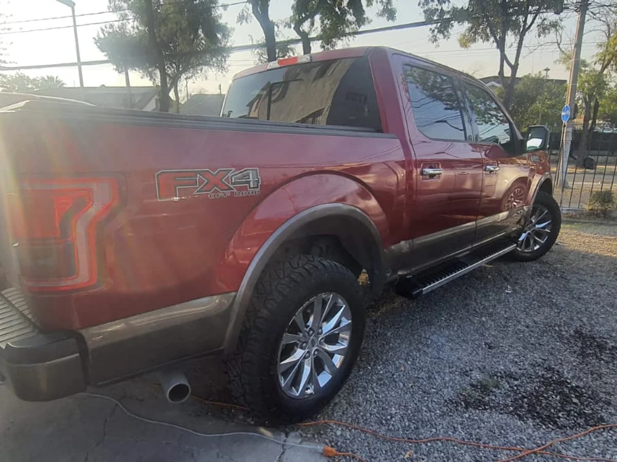 FORD F150 LARIAT LUXURY 4X4 5.0cc TECHO PANORAMICO CUERO EXTRAORDINARIA - Imagen 3