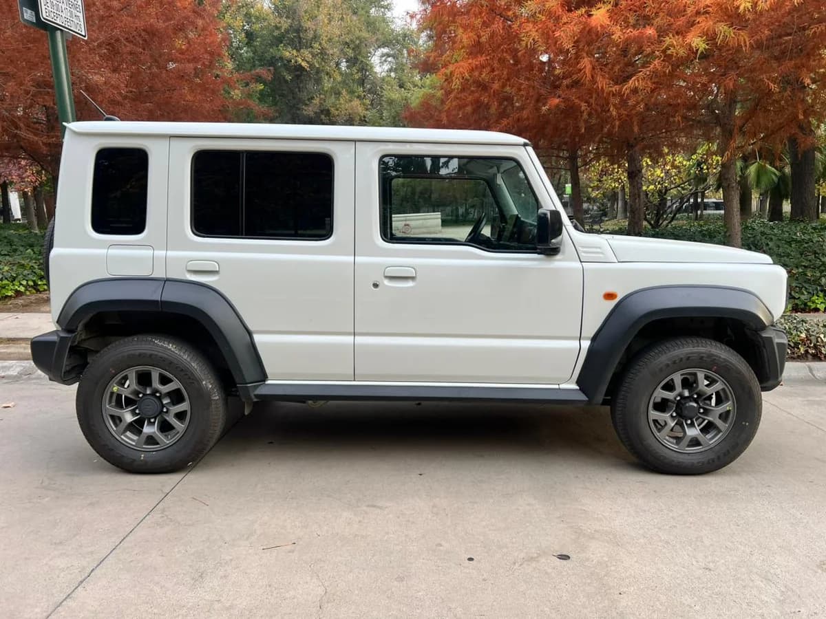 SUZUKI JIMNY AWD 1.5L AT GLX 5P (Pérdida asimilada) - Imagen 9