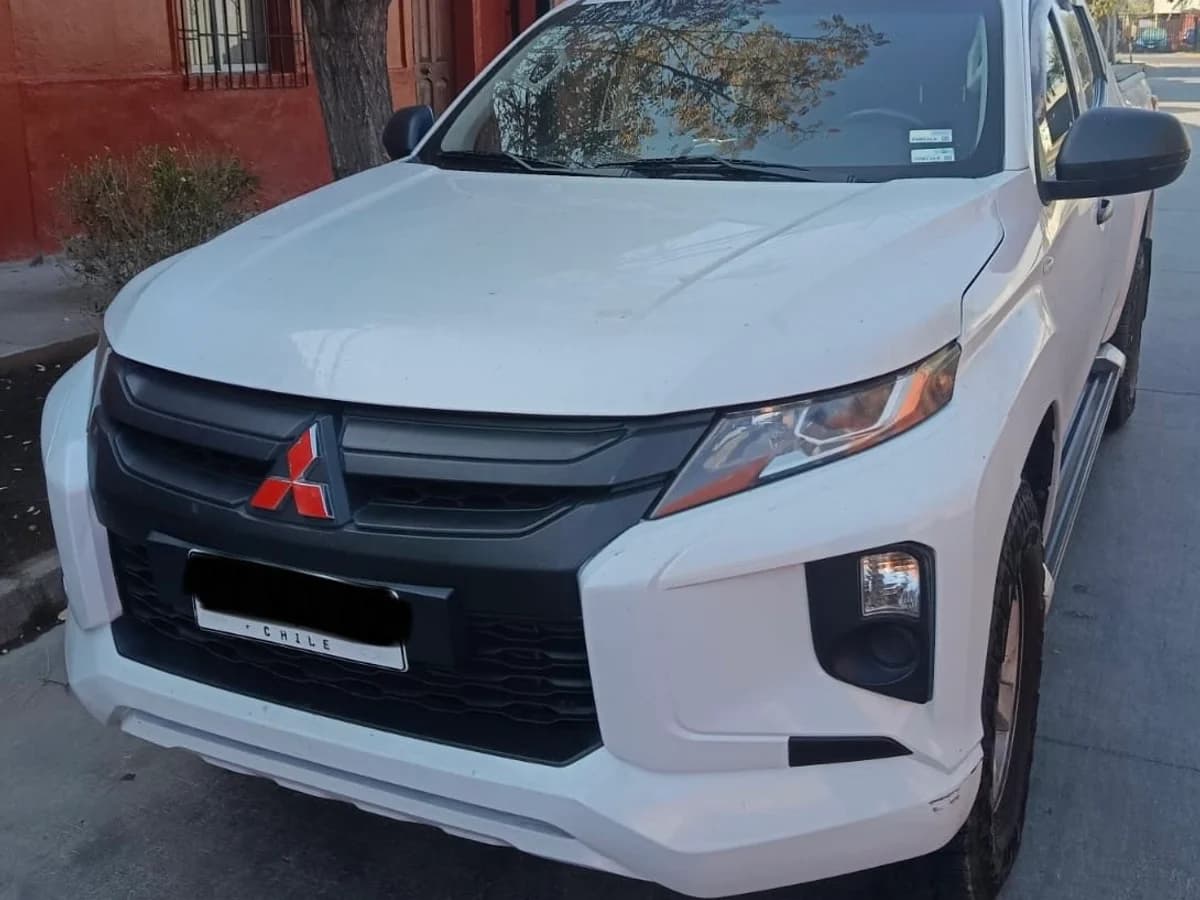 Mitsubishi L200 Work CR 2021 4x2 - Imagen 2