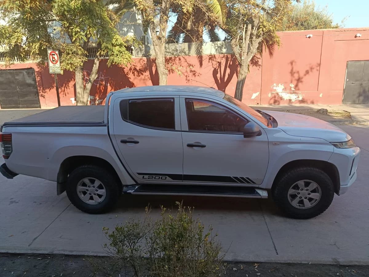 Mitsubishi L200 Work CR 2021 4x2 - Imagen 6