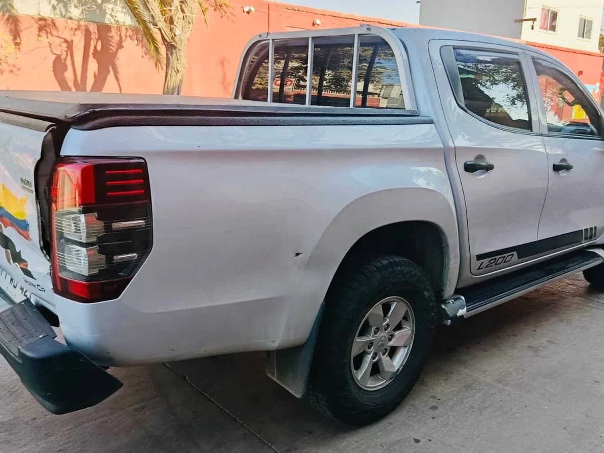 Mitsubishi L200 Work CR 2021 4x2 - Imagen 8