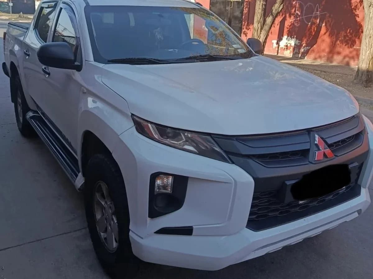 Mitsubishi L200 Work CR 2021 4x2 - Imagen 3