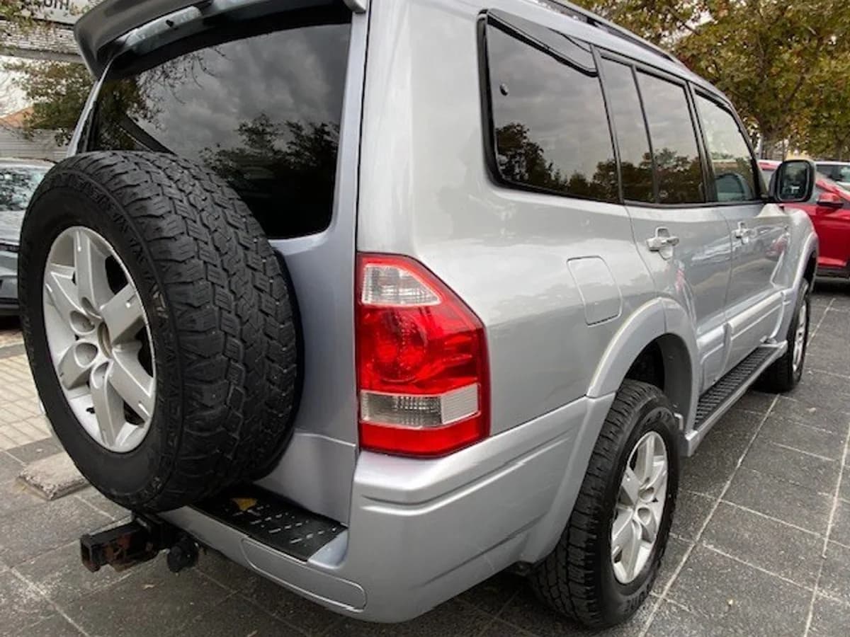 MITSUBISHI MONTERO 3.8 Bencina, Cuero 5ptas. 2007 - Imagen 2