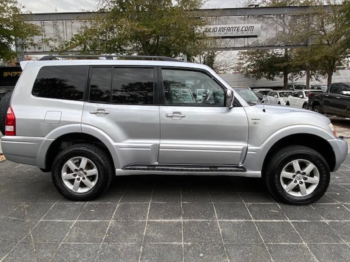 MITSUBISHI MONTERO 3.8 Bencina, Cuero 5ptas. 2007 - Imagen 3