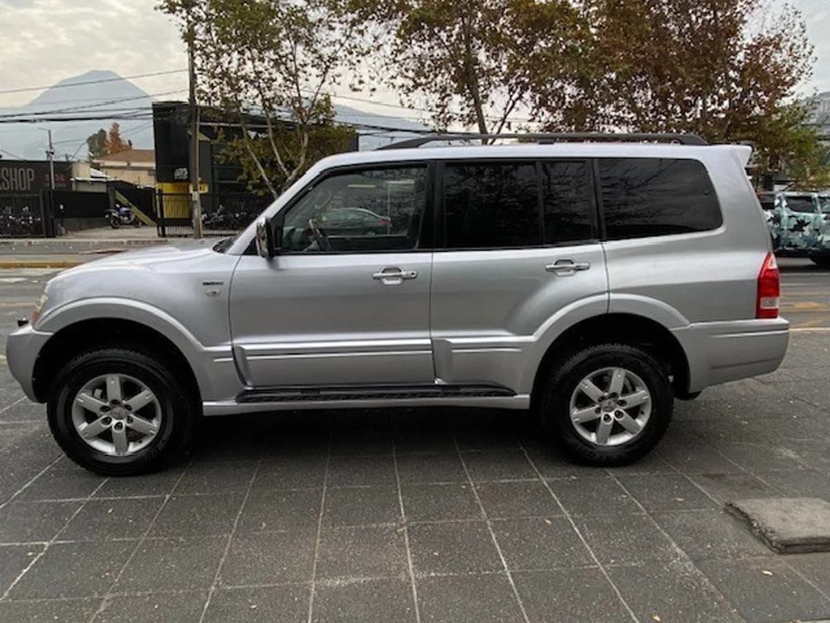 MITSUBISHI MONTERO 3.8 Bencina, Cuero 5ptas. 2007 - Imagen 4