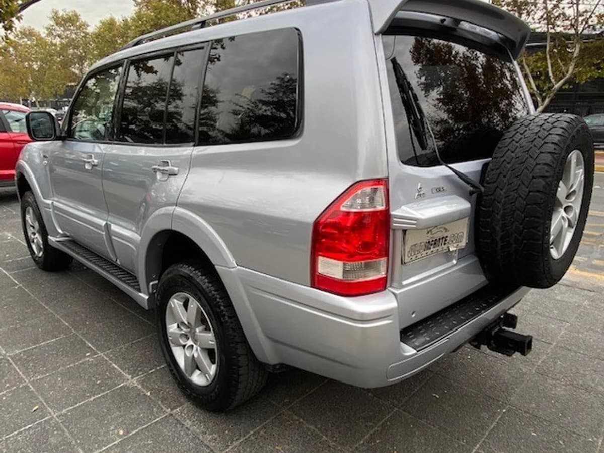 MITSUBISHI MONTERO 3.8 Bencina, Cuero 5ptas. 2007 - Imagen 6