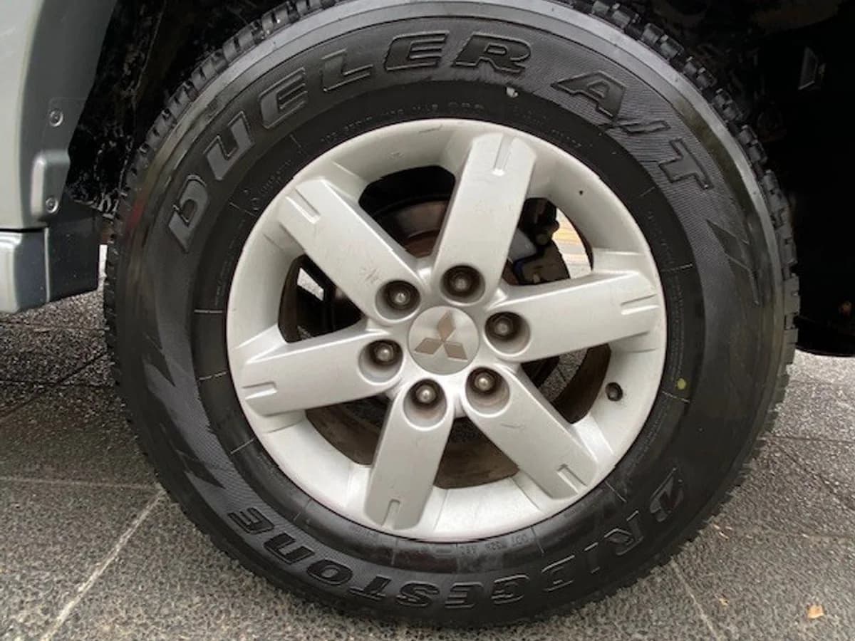 MITSUBISHI MONTERO 3.8 Bencina, Cuero 5ptas. 2007 - Imagen 9