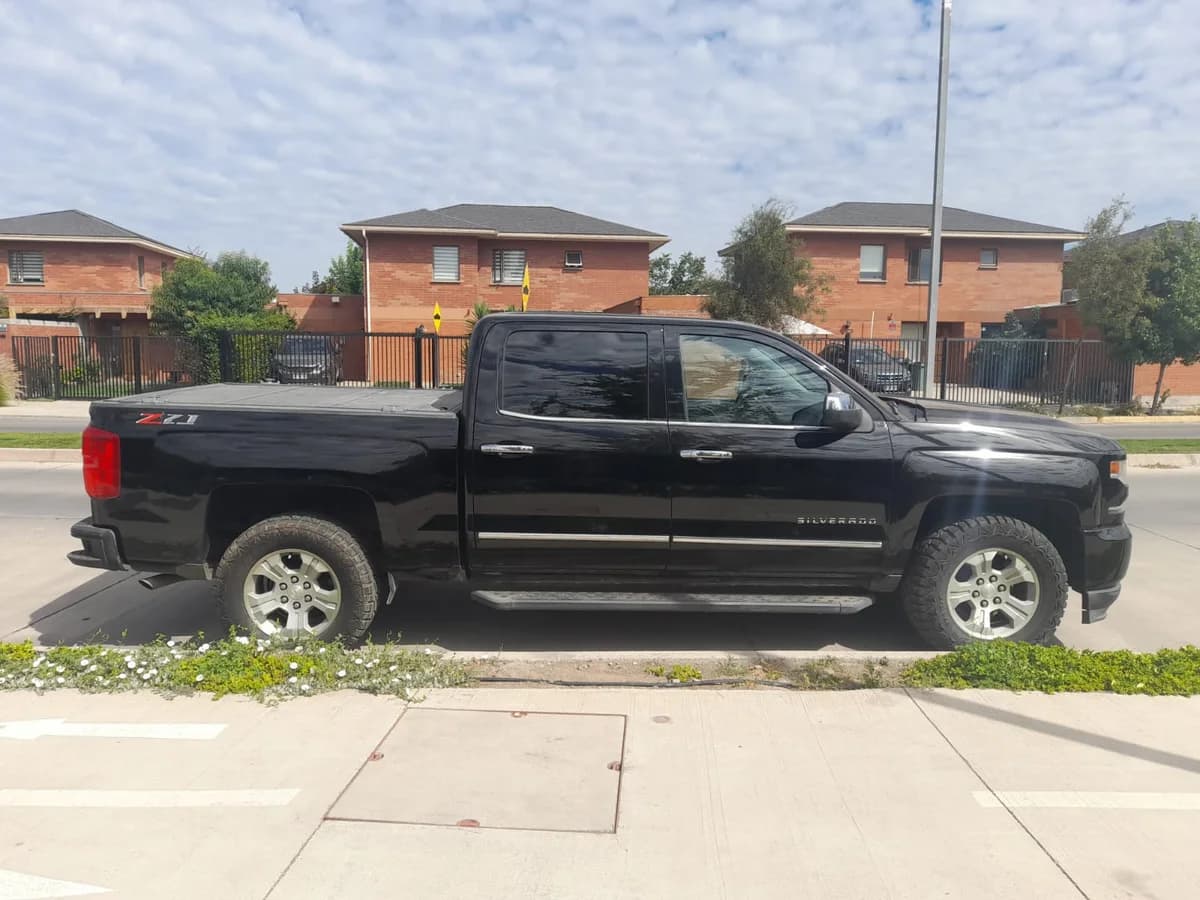 Chevrolet Silverado LTZ Z71 2018 - Imagen 2