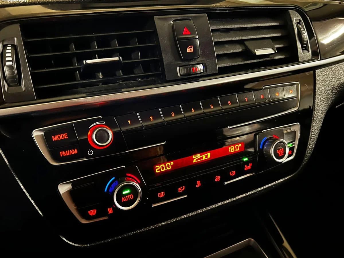 BMW 118 MILLENIAL 1.5 AT 2019 - Imagen 13
