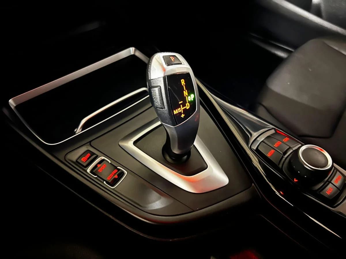 BMW 118 MILLENIAL 1.5 AT 2019 - Imagen 16