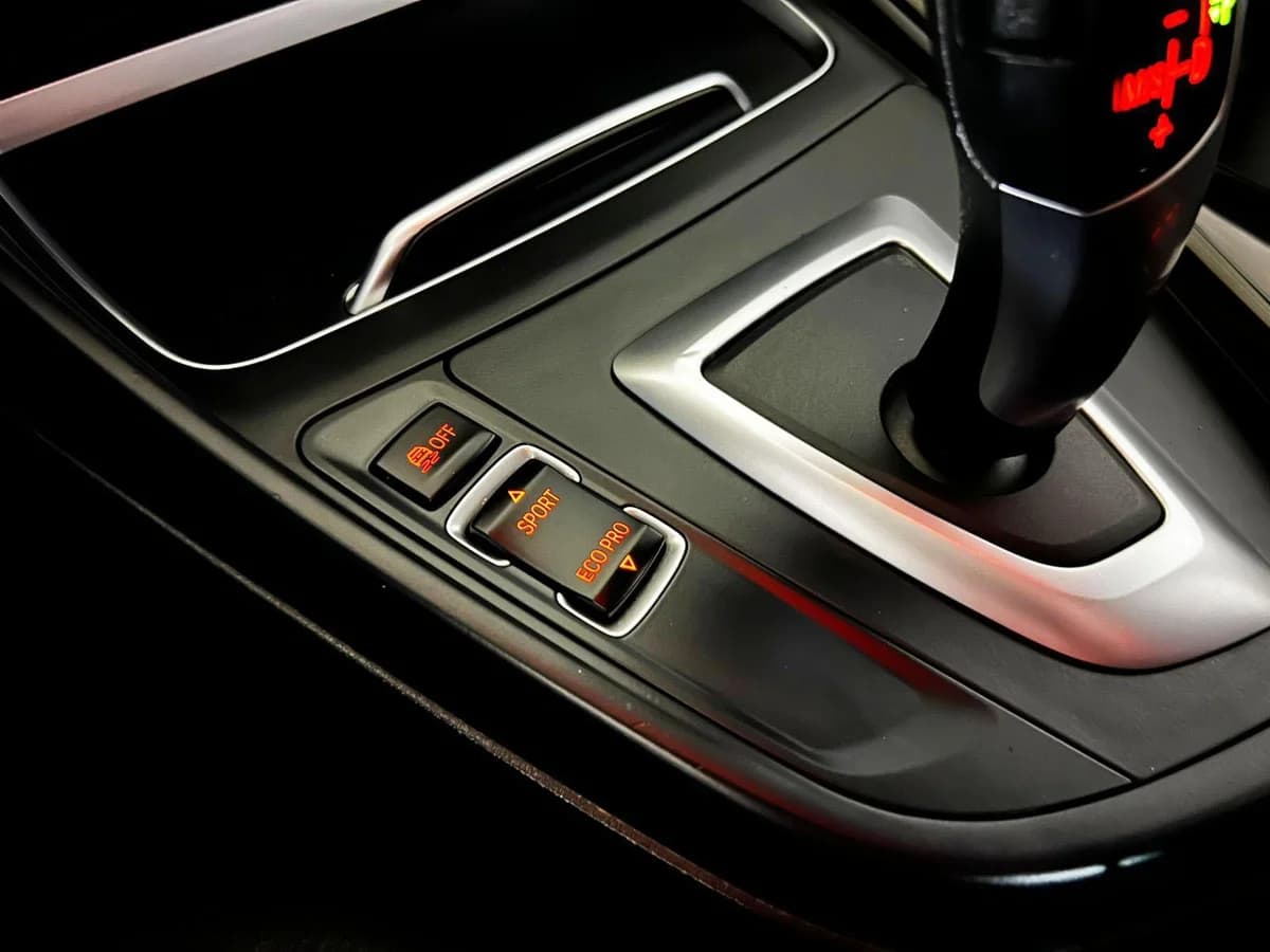 BMW 118 MILLENIAL 1.5 AT 2019 - Imagen 18
