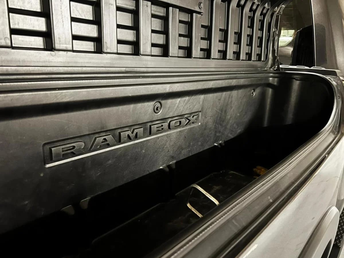 DODGE RAM 1500 REBEL 5.7 HEMI 2020 - Imagen 14