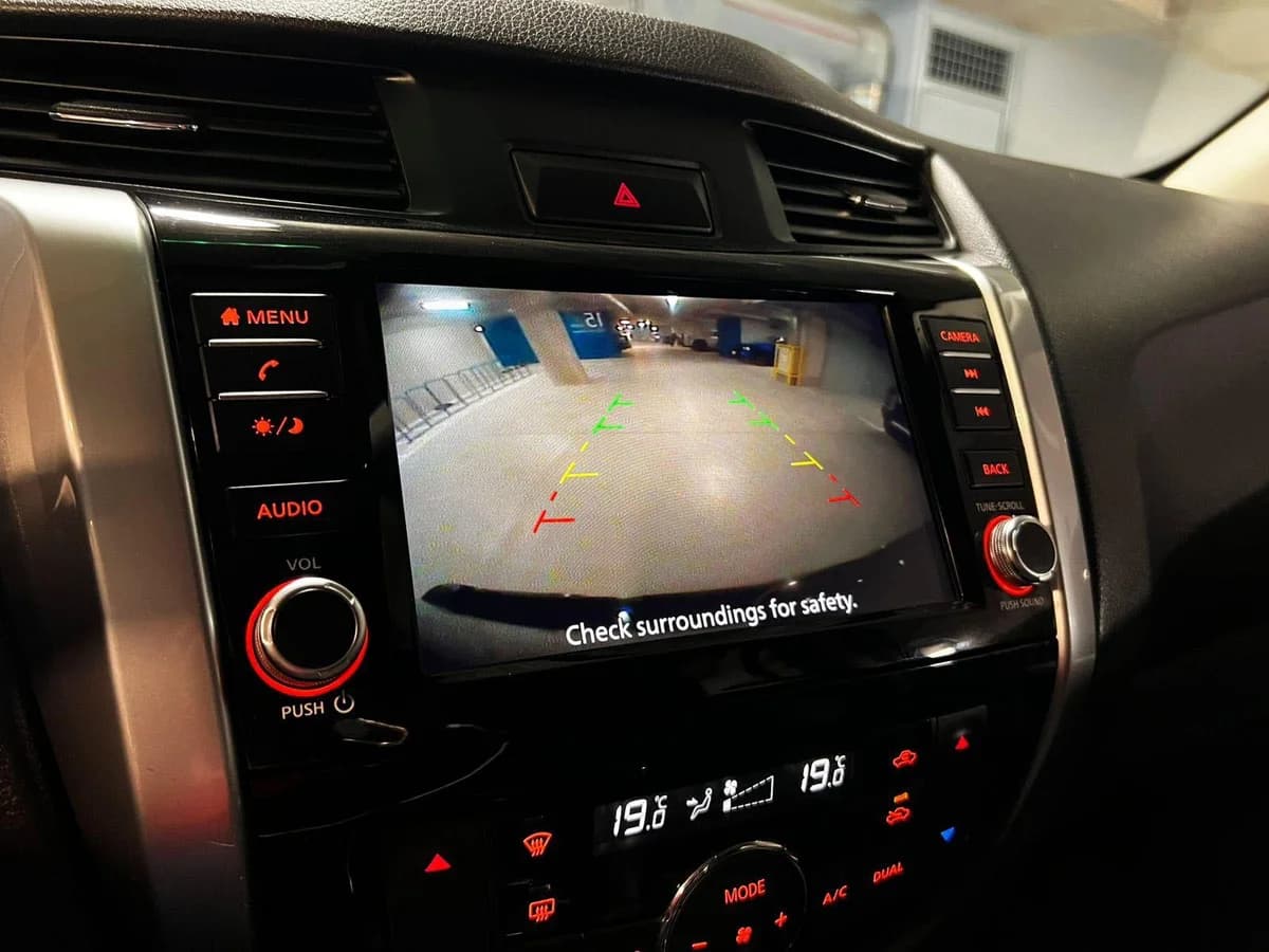 NISSAN NAVARA 2.3 MT 4X2 2022 - Imagen 8