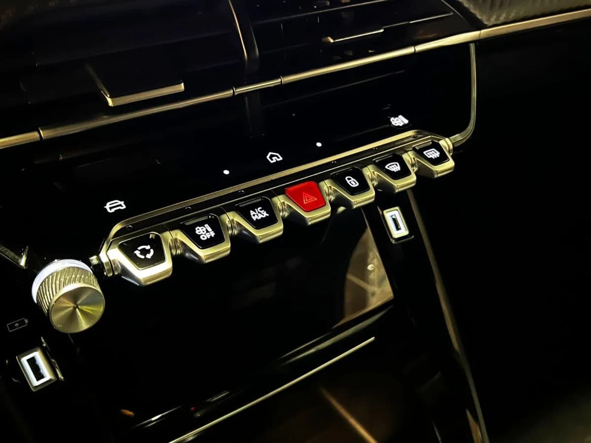 PEUGEOT 2008 ALLURE 130 1.2 AT 2024 - Imagen 15