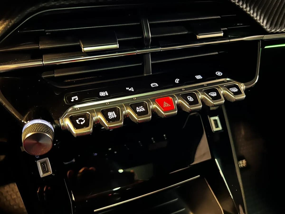 PEUGEOT 2008 GT 2022 - Imagen 14