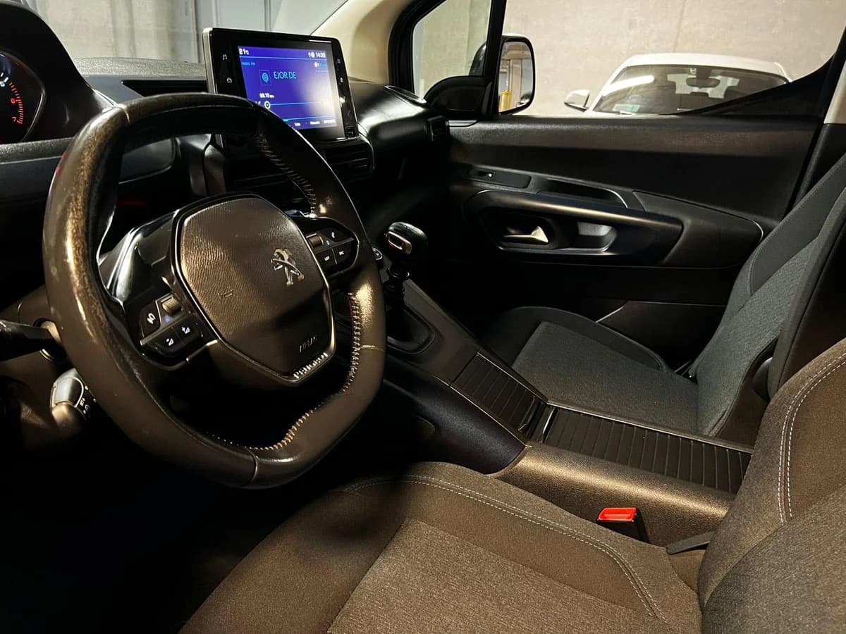 PEUGEOT RIFTER ALLURE 130 MT 2022 - Imagen 17