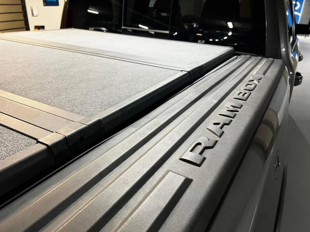 RAM 1500 REBEL 5.7 HEMI 2020 - Imagen 16