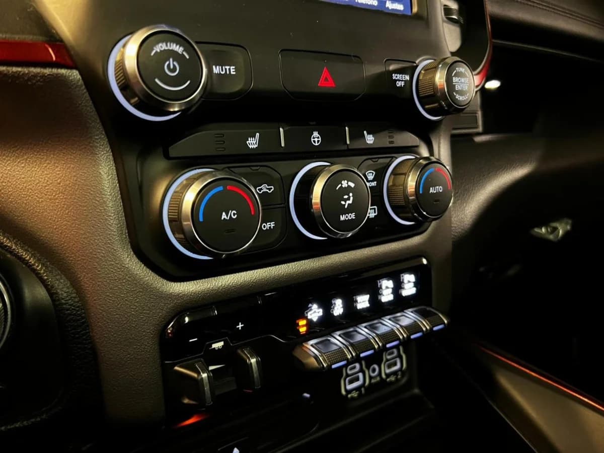 RAM 1500 REBEL 5.7 HEMI 2020 - Imagen 17