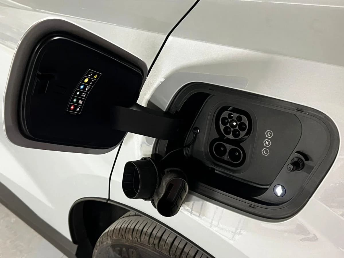 VOLVO EX30 E60 CORE 2025 - Imagen 17