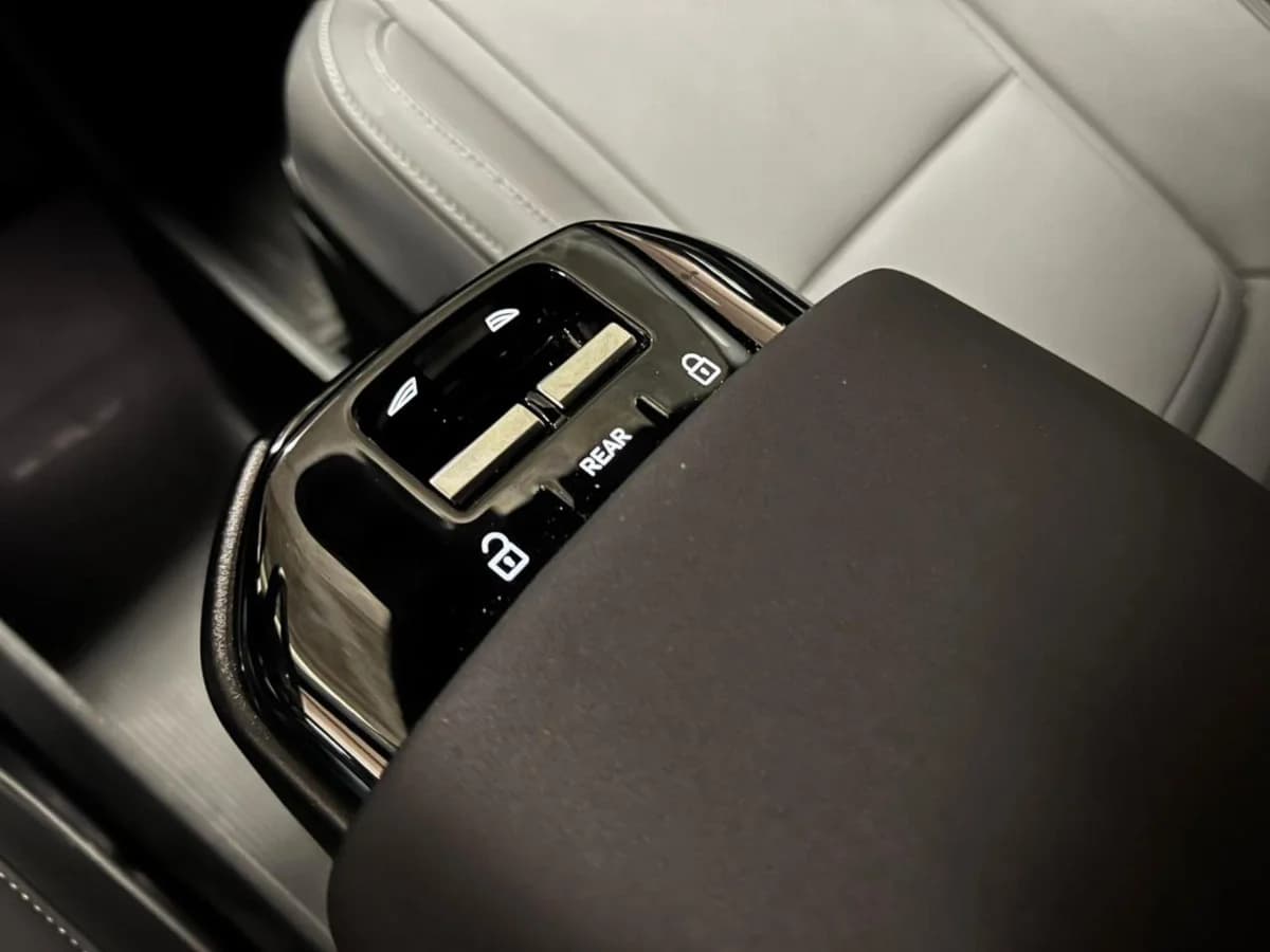 VOLVO EX30 E60 CORE 2025 - Imagen 18