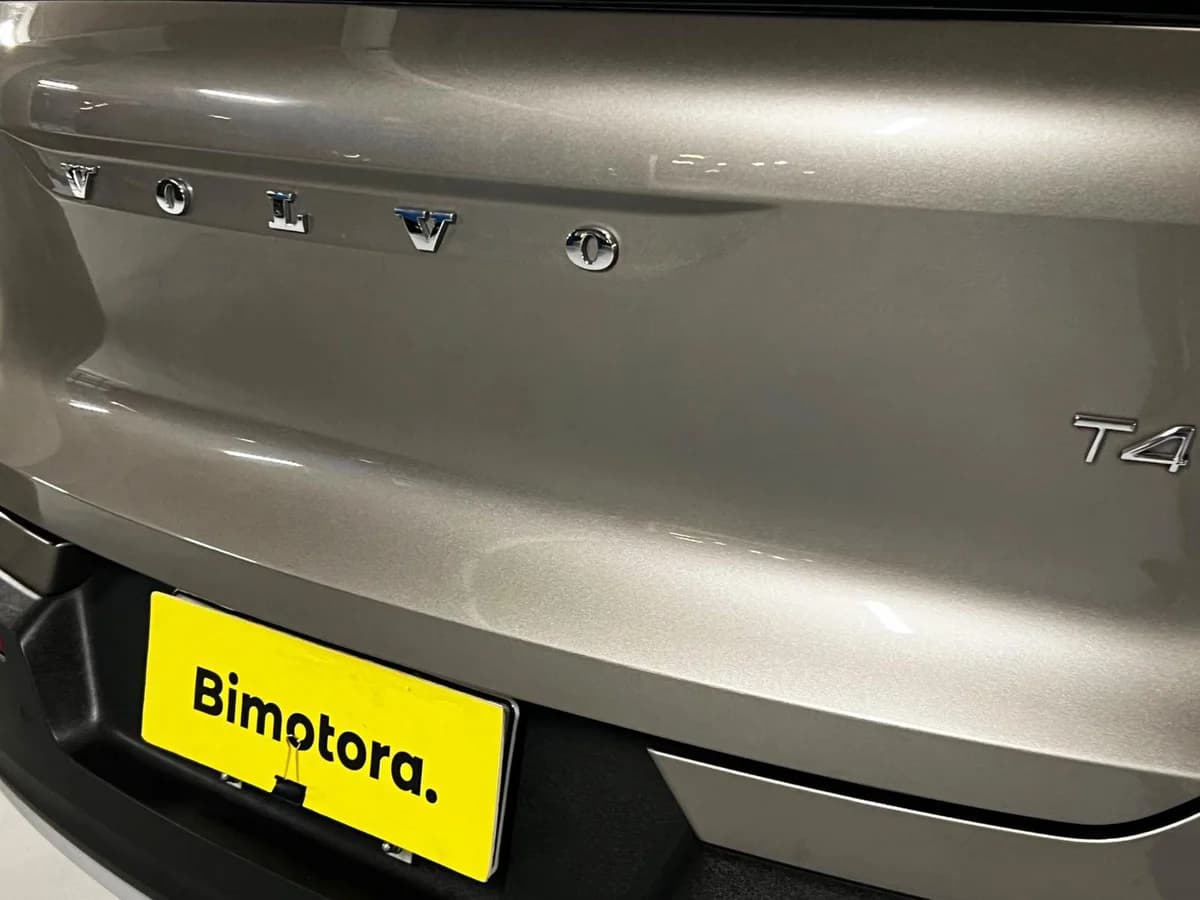 VOLVO XC40 MOMENTUM T4 FWD 2.0 2023 - Imagen 16