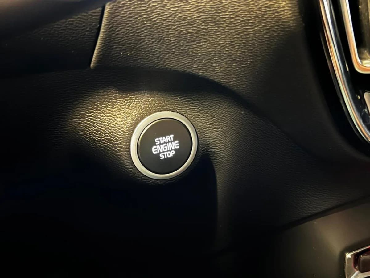 VOLVO XC40 MOMENTUM T4 FWD 2.0 2023 - Imagen 8